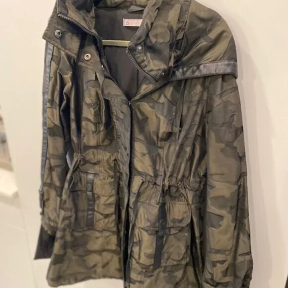 Blanc Noir Camo-Print Hooded Anorak Jacket - Picture 4 of 14